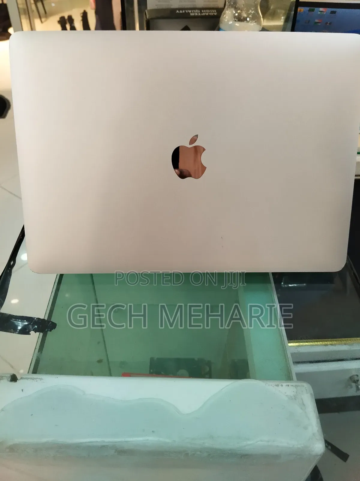 New Laptop Apple MacBook Pro 2020 M1 8GB Apple M1 Pro SSD 512GB