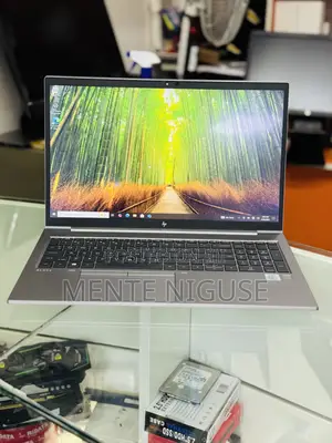 New Laptop HP ZBook Firefly 15 G7 16GB Intel Core I7 SSD 512GB