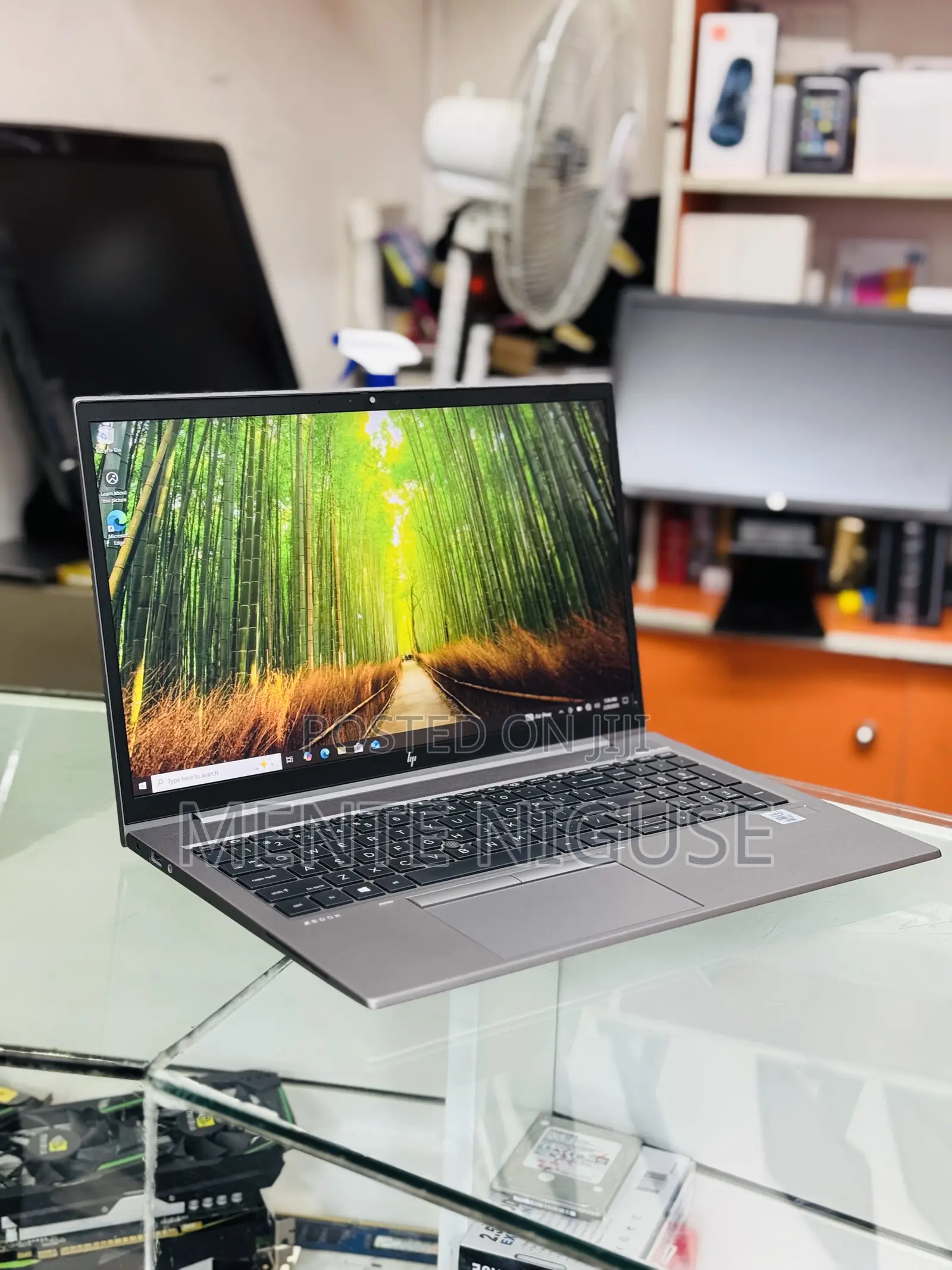 New Laptop HP ZBook Firefly 15 G7 16GB Intel Core I7 SSD 512GB