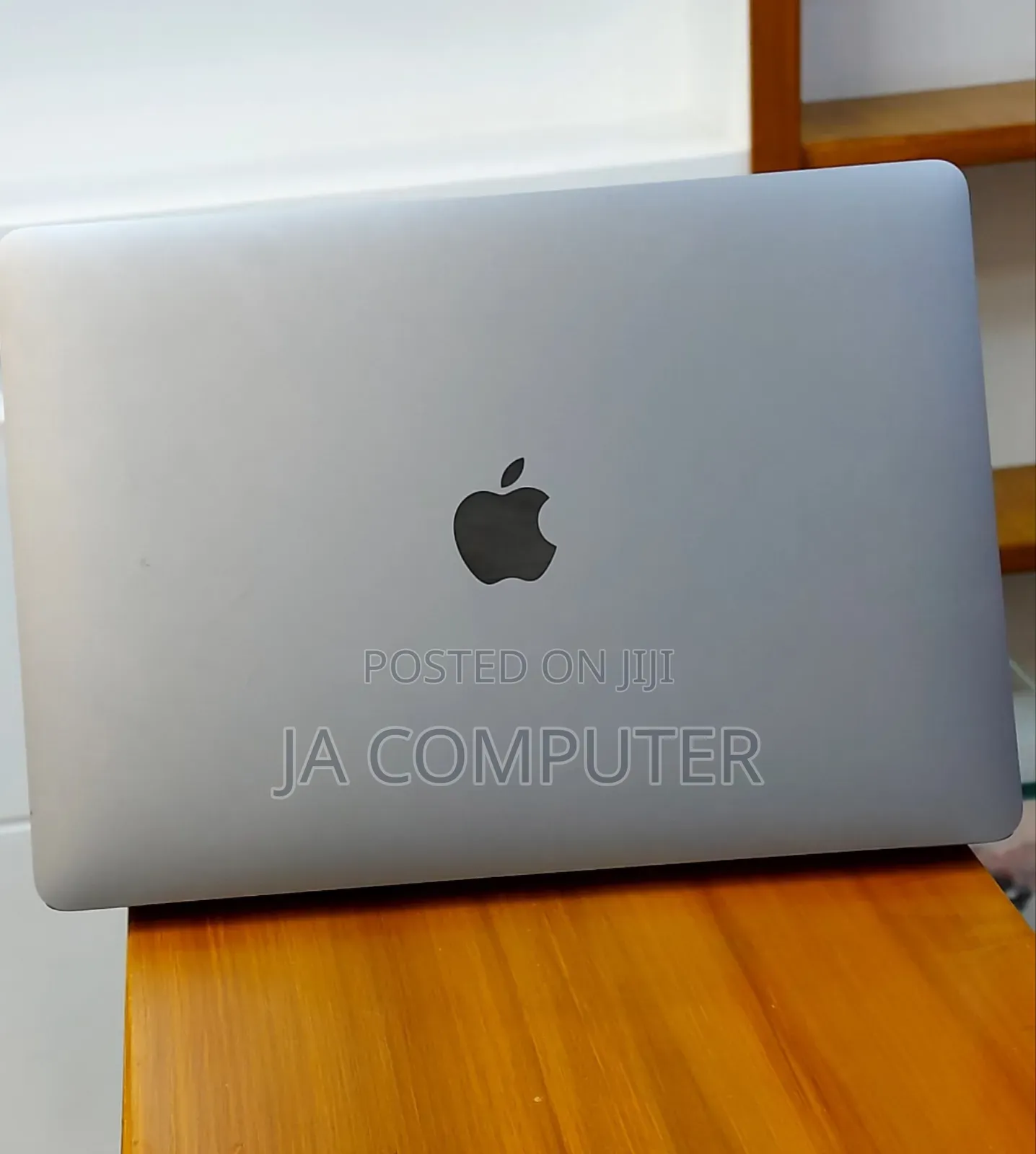 New Laptop Apple MacBook Air 2020 M1 8GB Apple M1 SSD 256GB