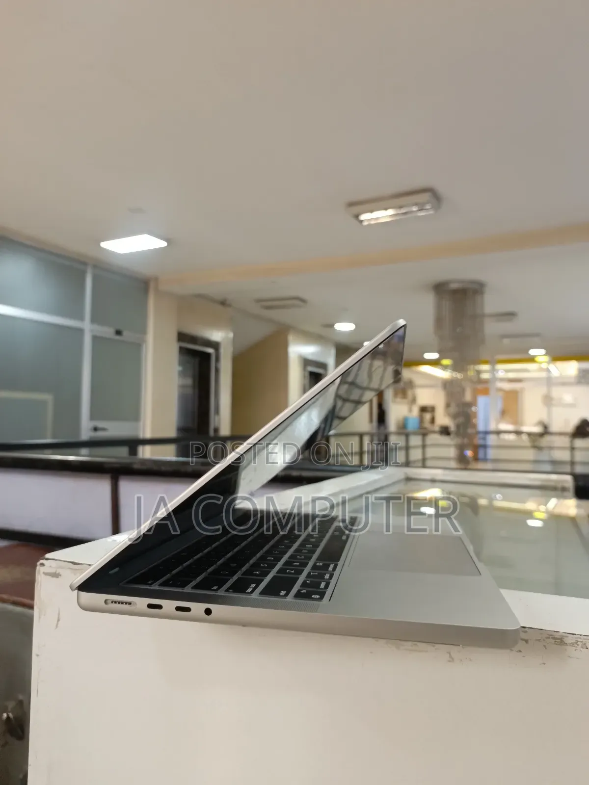 New Apple MacBook Pro 2023 M3 14-Inch 8GB Apple M3 Pro SSD 512GB