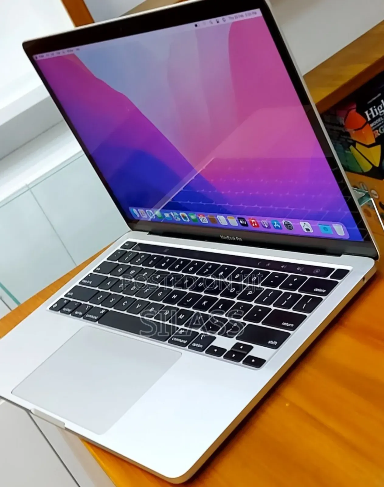 New Laptop Apple MacBook Pro 2020 8GB Apple M1 SSD 512GB