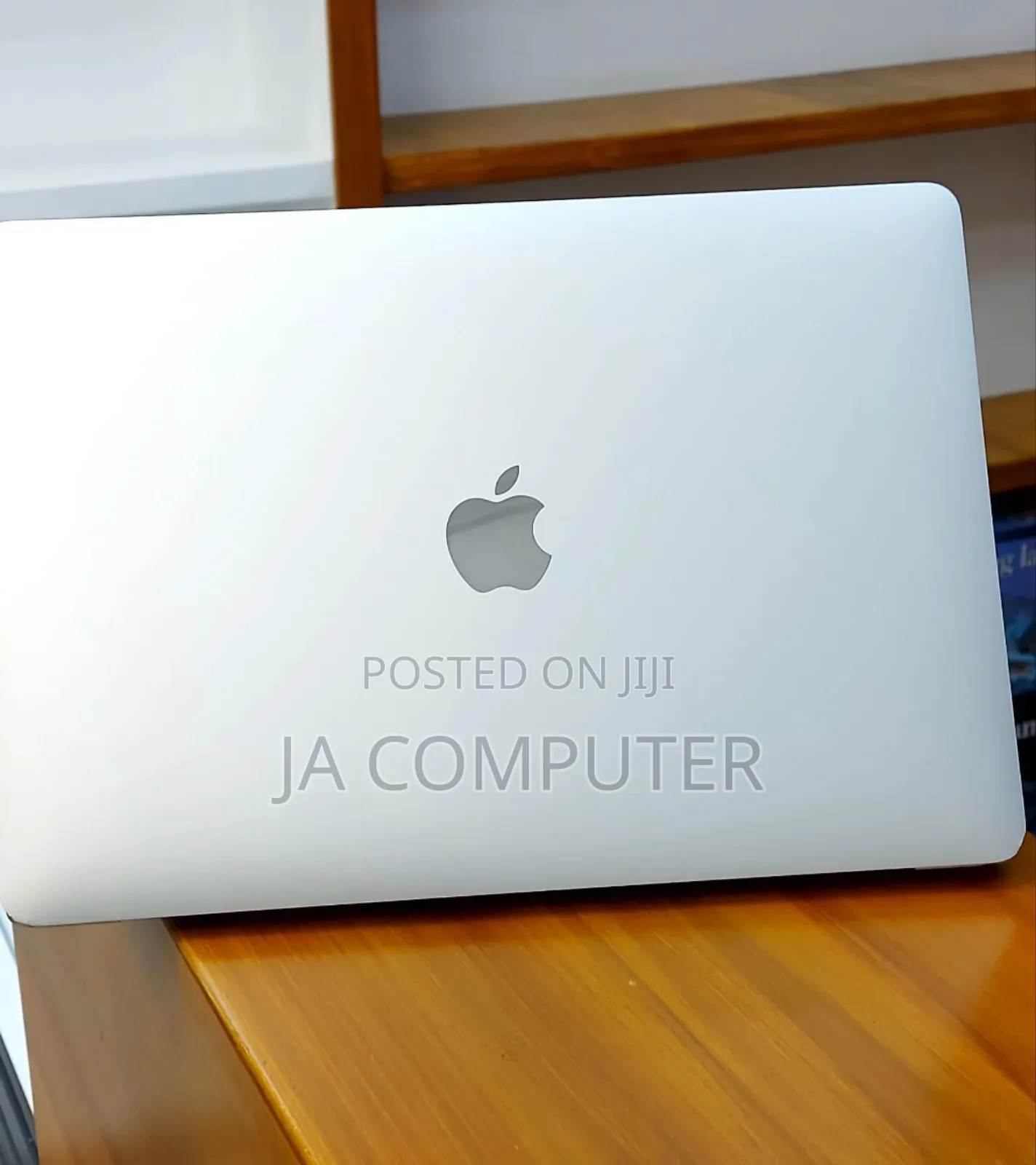 New Laptop Apple MacBook Pro 2020 M1 8GB Apple M1 Pro SSD 512GB