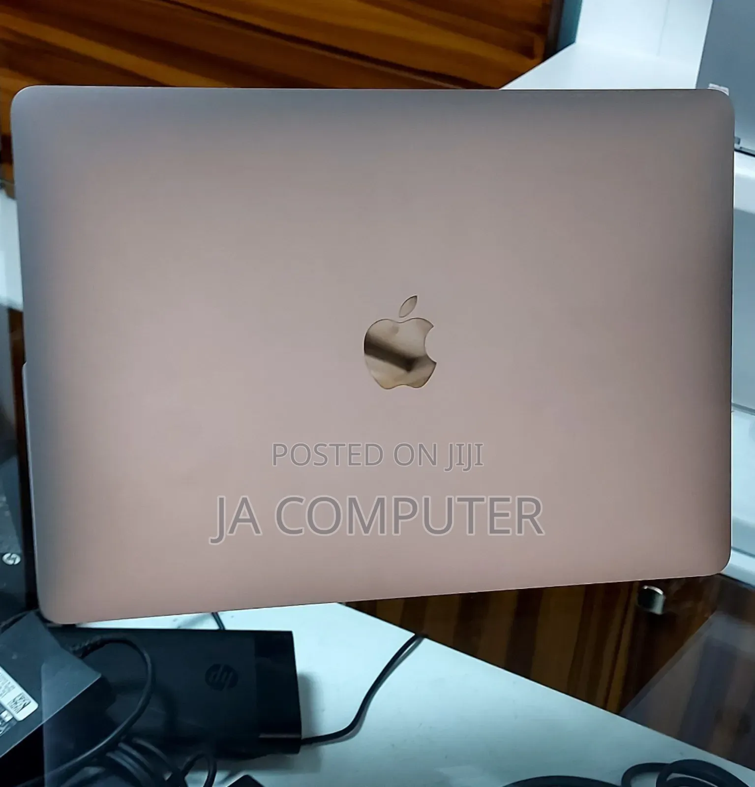 New Laptop Apple MacBook Pro 2020 M1 8GB Apple M1 Pro SSD 256GB