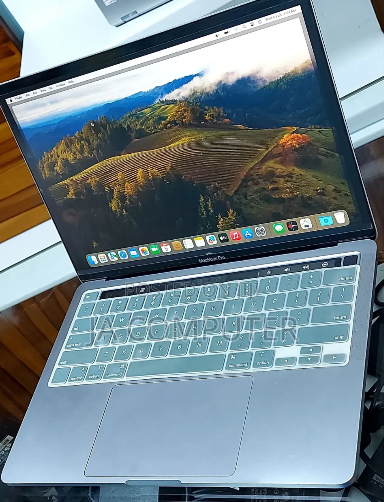 New Laptop Apple MacBook Pro 2020 M1 8GB Apple M1 Pro SSD 256GB