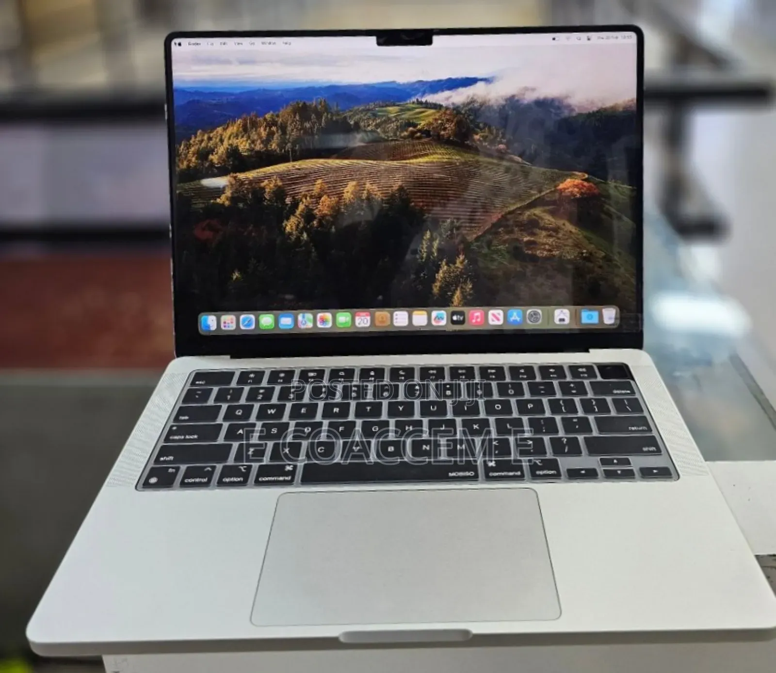 New Laptop Apple MacBook 8GB Apple M3 SSD 512GB