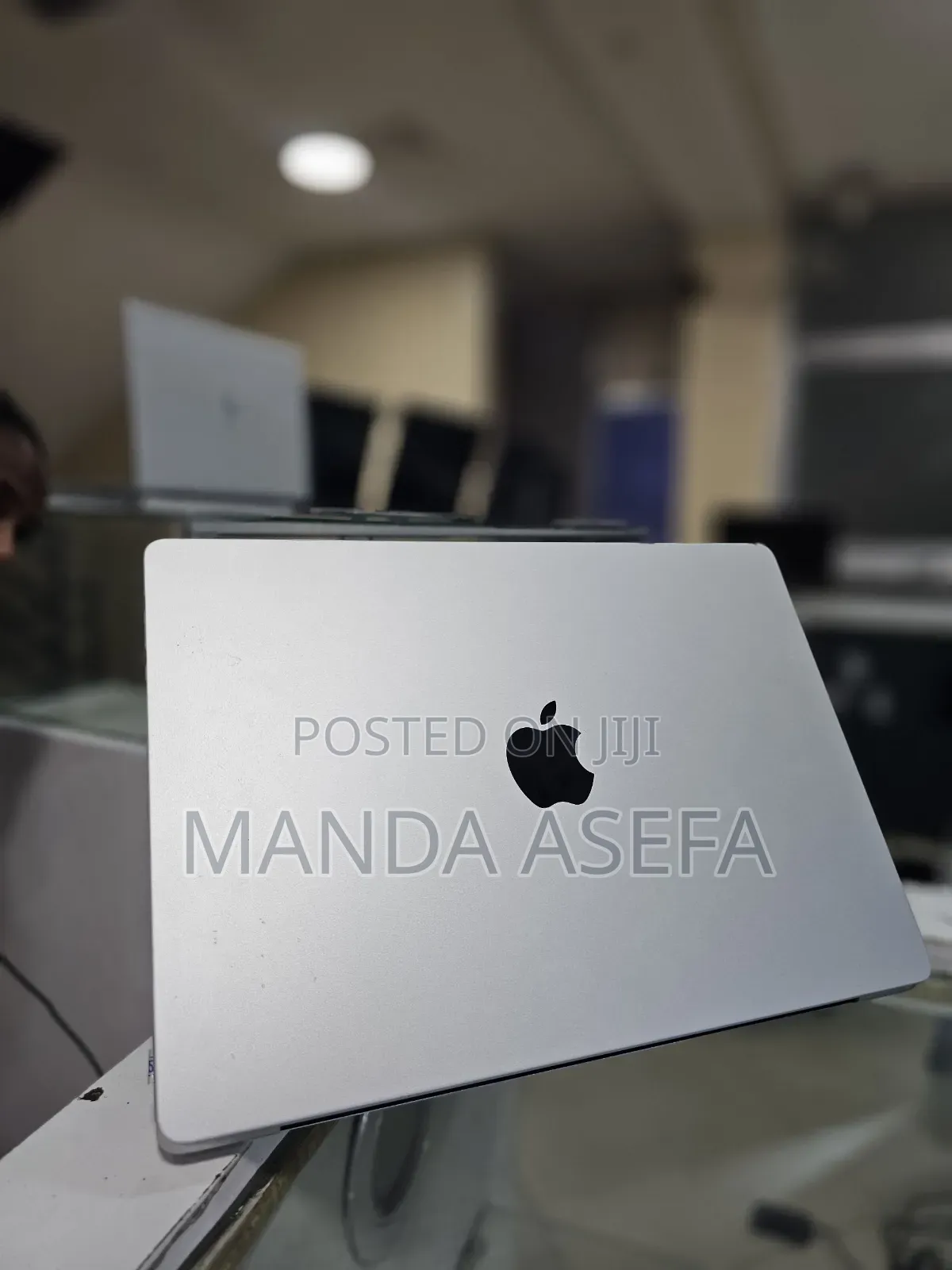 New Laptop Apple MacBook Pro 8GB Apple M3 SSD 512GB