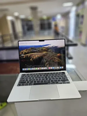 New Laptop Apple MacBook Pro 8GB Apple M3 SSD 512GB