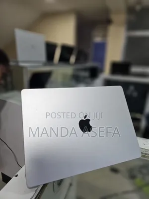 New Laptop Apple MacBook Pro 8GB Apple M3 SSD 512GB