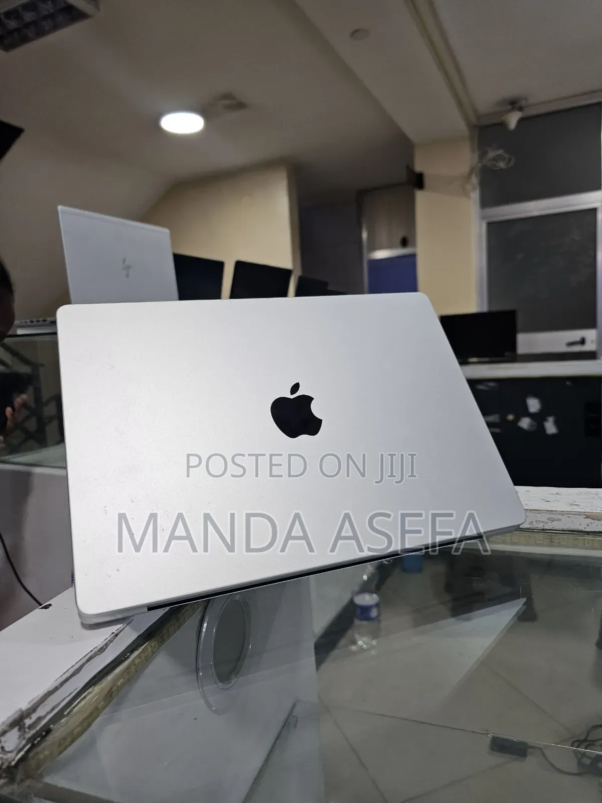 New Laptop Apple MacBook Pro 8GB Apple M3 SSD 512GB