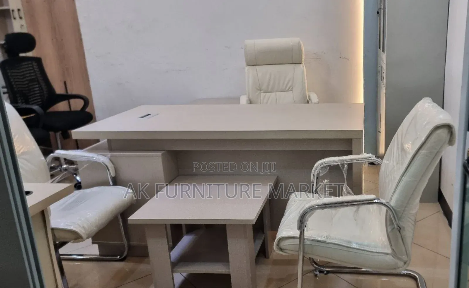 Manager Table and Chair