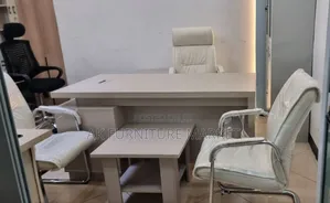 Photo - Manager Table and Chair