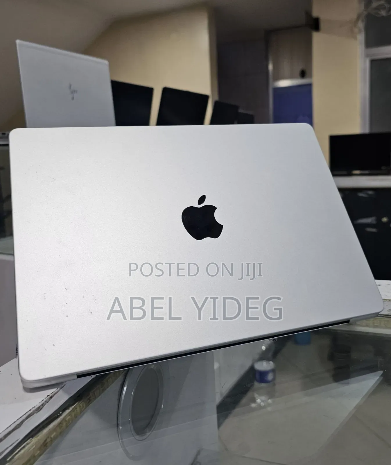 New Laptop Apple MacBook Pro 8GB Apple M3 SSD 512GB