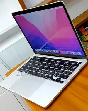 New Laptop Apple MacBook Pro 2020 M1 8GB Intel Core I7 SSD 256GB