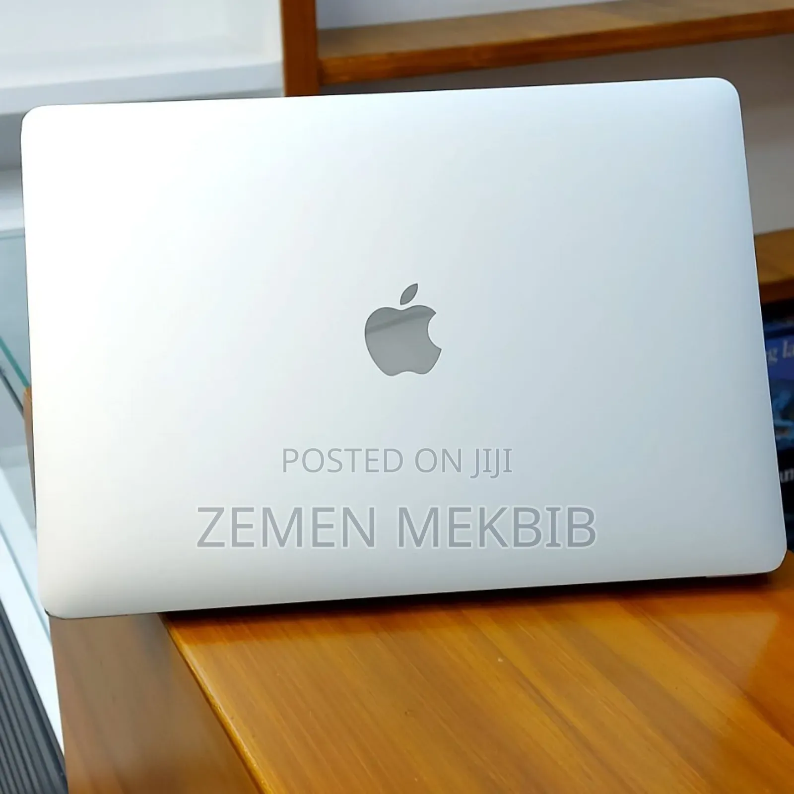 New Laptop Apple MacBook Pro 2020 M1 8GB Intel Core I7 SSD 256GB