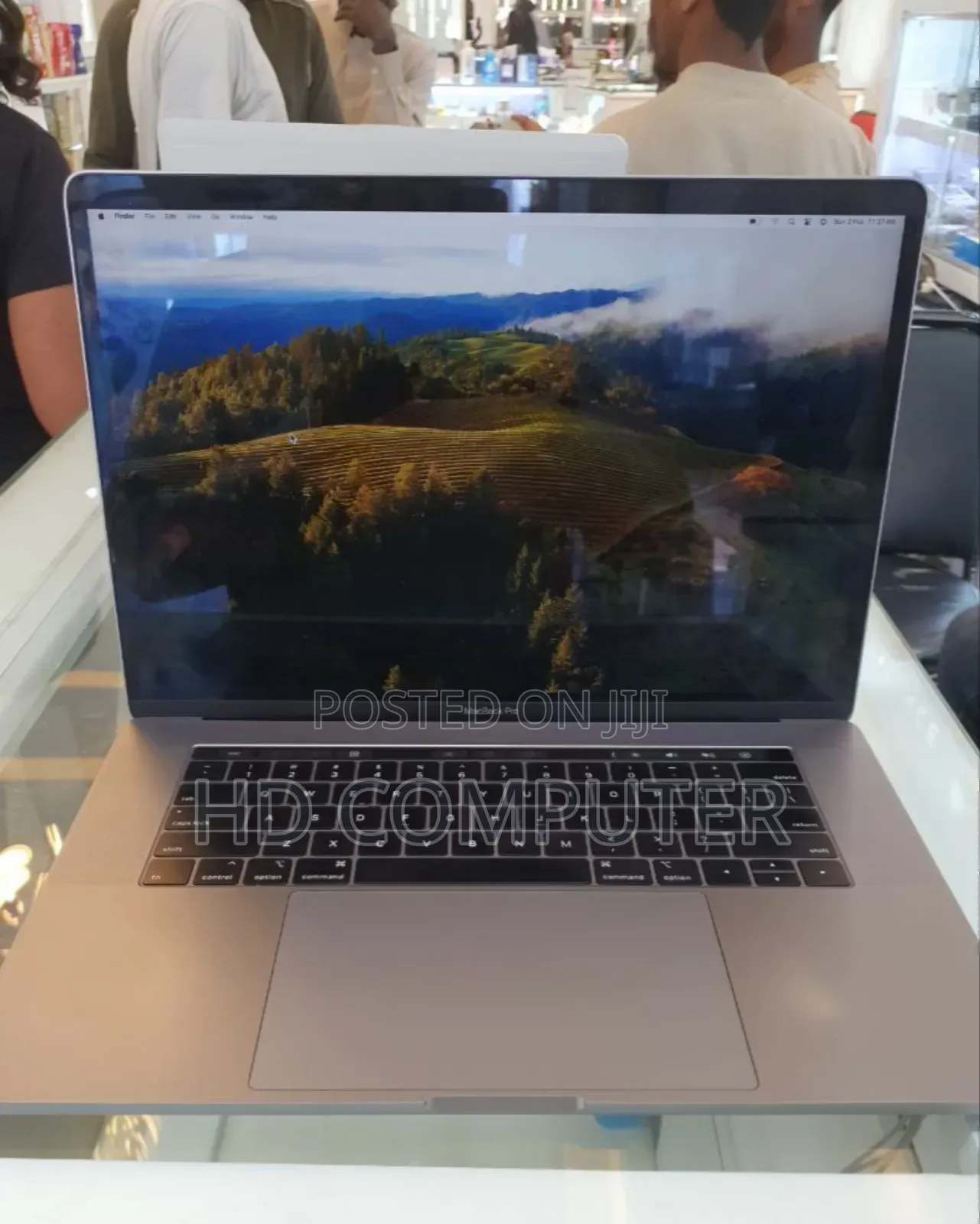 New Laptop Apple MacBook Pro 2019 16GB Intel Core I7 SSD 512GB