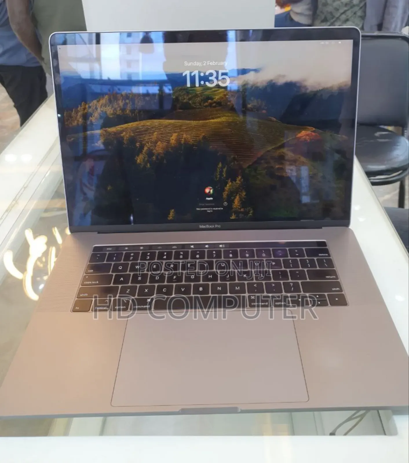New Laptop Apple MacBook Pro 2019 16GB Intel Core I7 SSD 512GB
