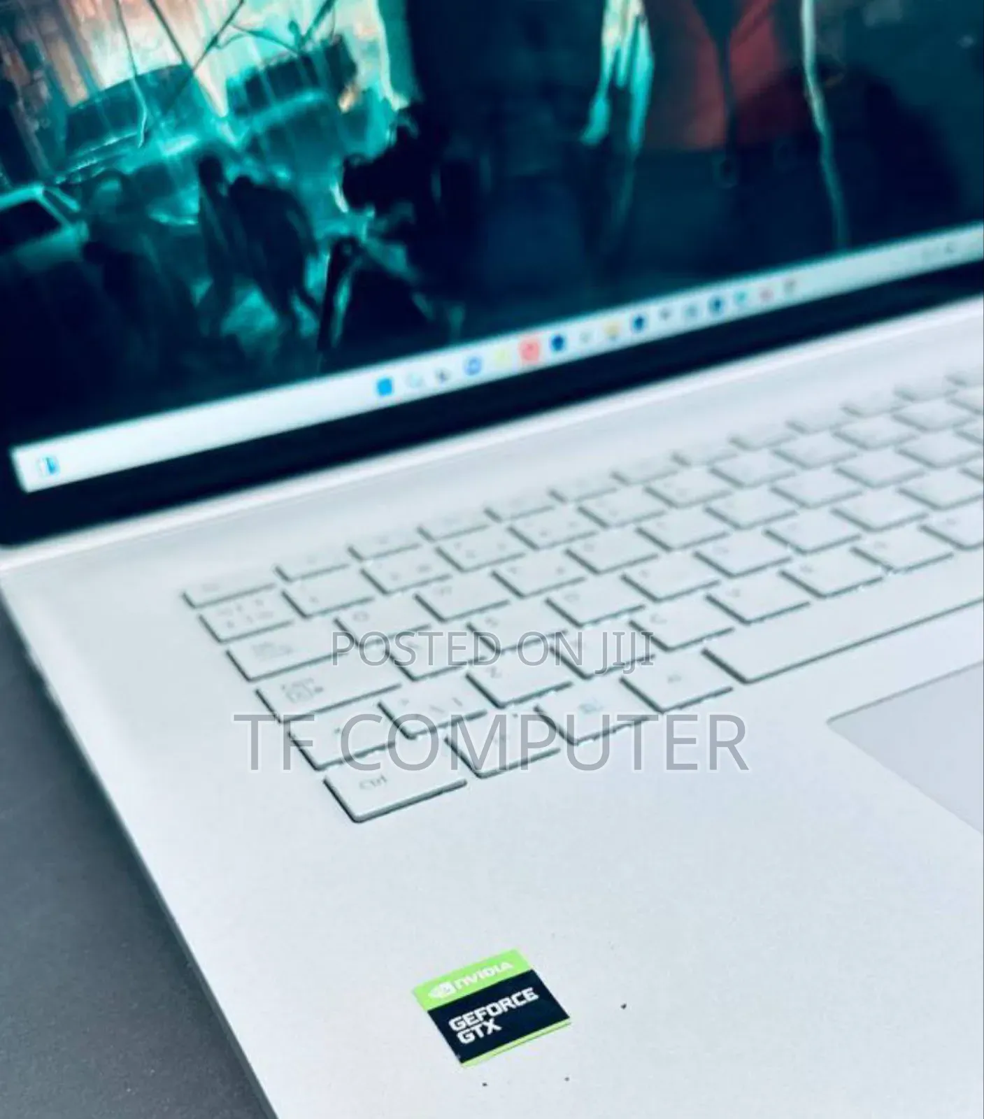 New Laptop Microsoft Surface Book 2 16GB Intel Core I7 SSD 256GB