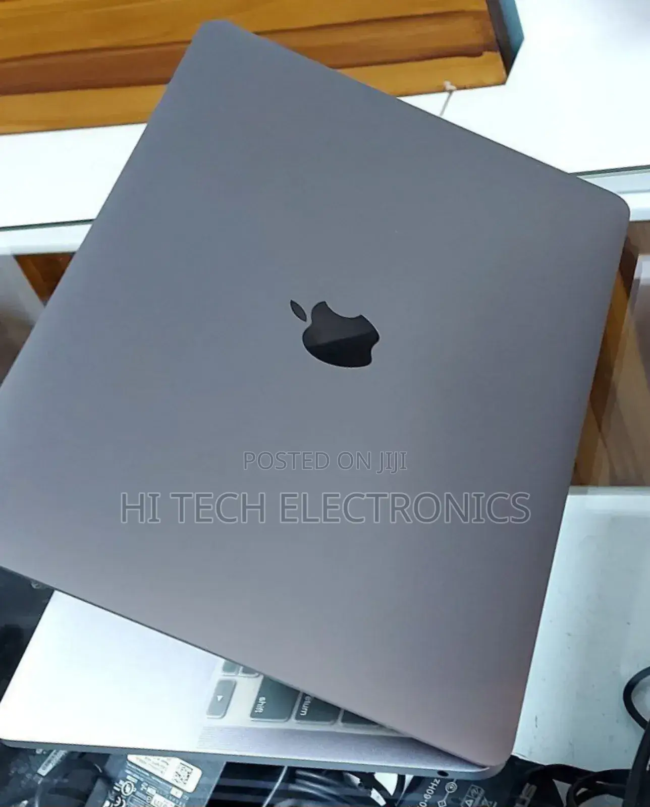 New Laptop Apple MacBook Pro M1 8GB Apple M1 Pro SSD 256GB