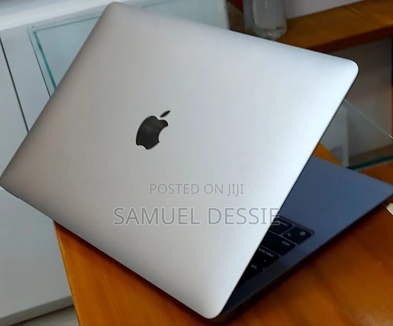 New Laptop Apple MacBook Air 2020 M1 8GB Apple M1 SSD 256GB