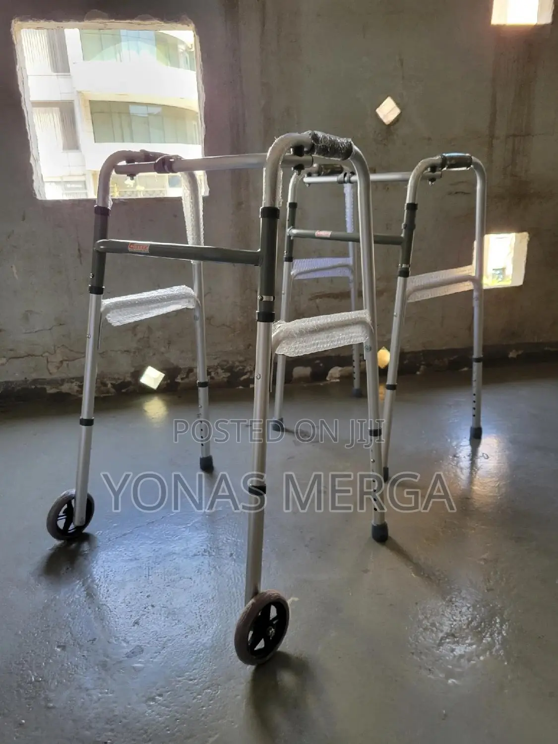 Walker/Lightweight Walker (7 Lbs.) With 2-Button Mechanism