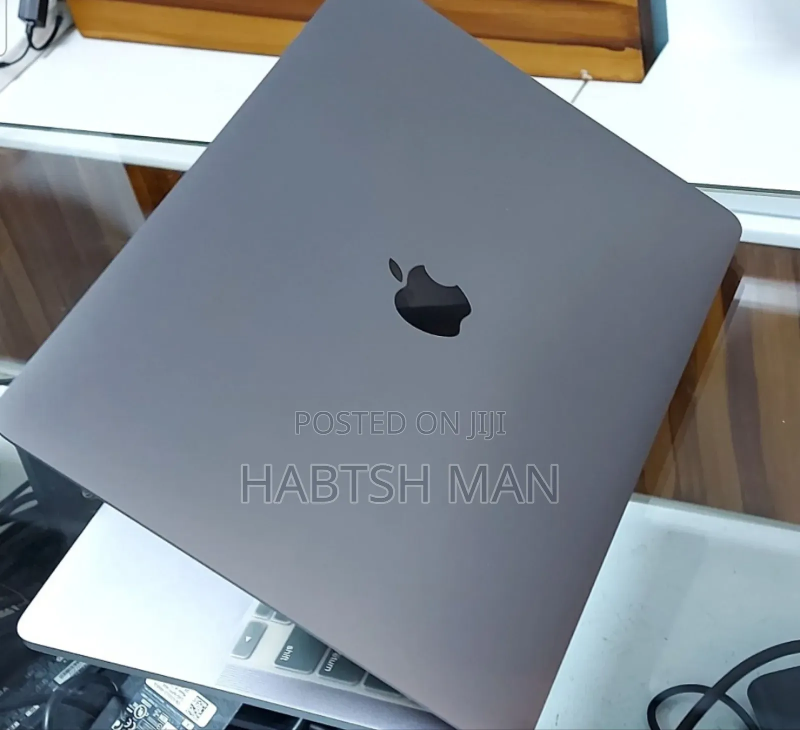 New Laptop Apple MacBook Pro M1 8GB Apple M1 SSD 256GB