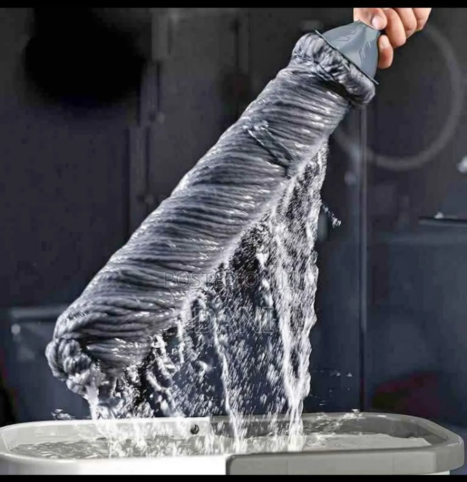 Magi Mop መወልወያ እራሱ የሚጨምቅ