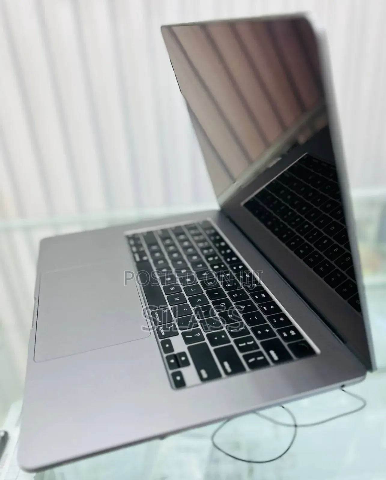 New Laptop Apple MacBook Air 2024 M3 15-Inch 16GB Apple M3 SSD 256GB