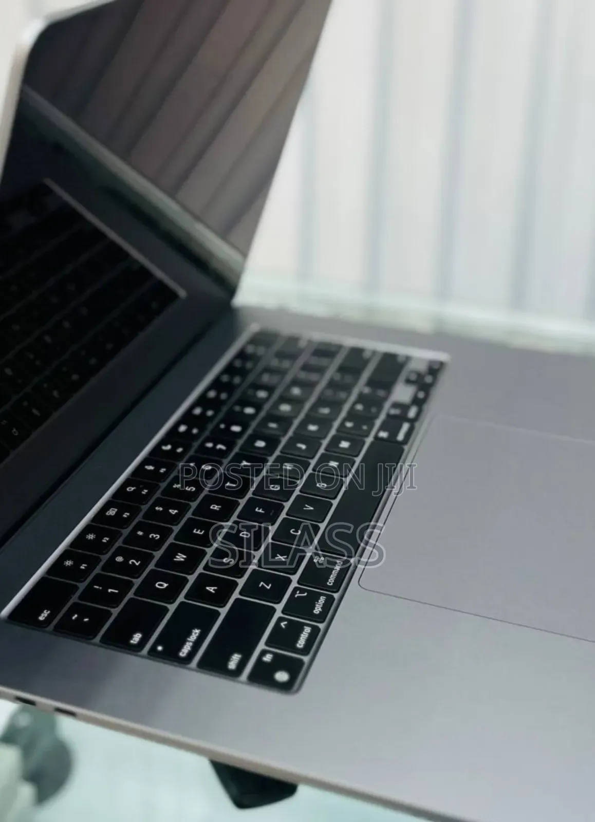 New Laptop Apple MacBook Air 2024 M3 15-Inch 16GB Apple M3 SSD 256GB