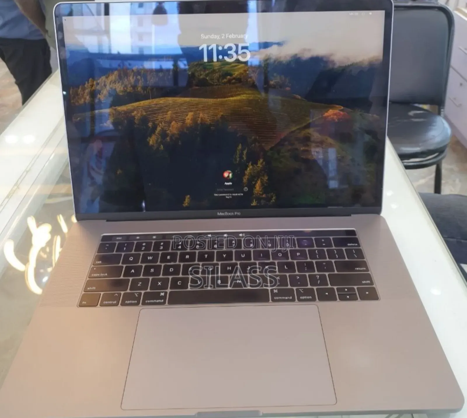 New Laptop Apple MacBook Pro 2019 16GB Intel Core I7 SSD 512GB