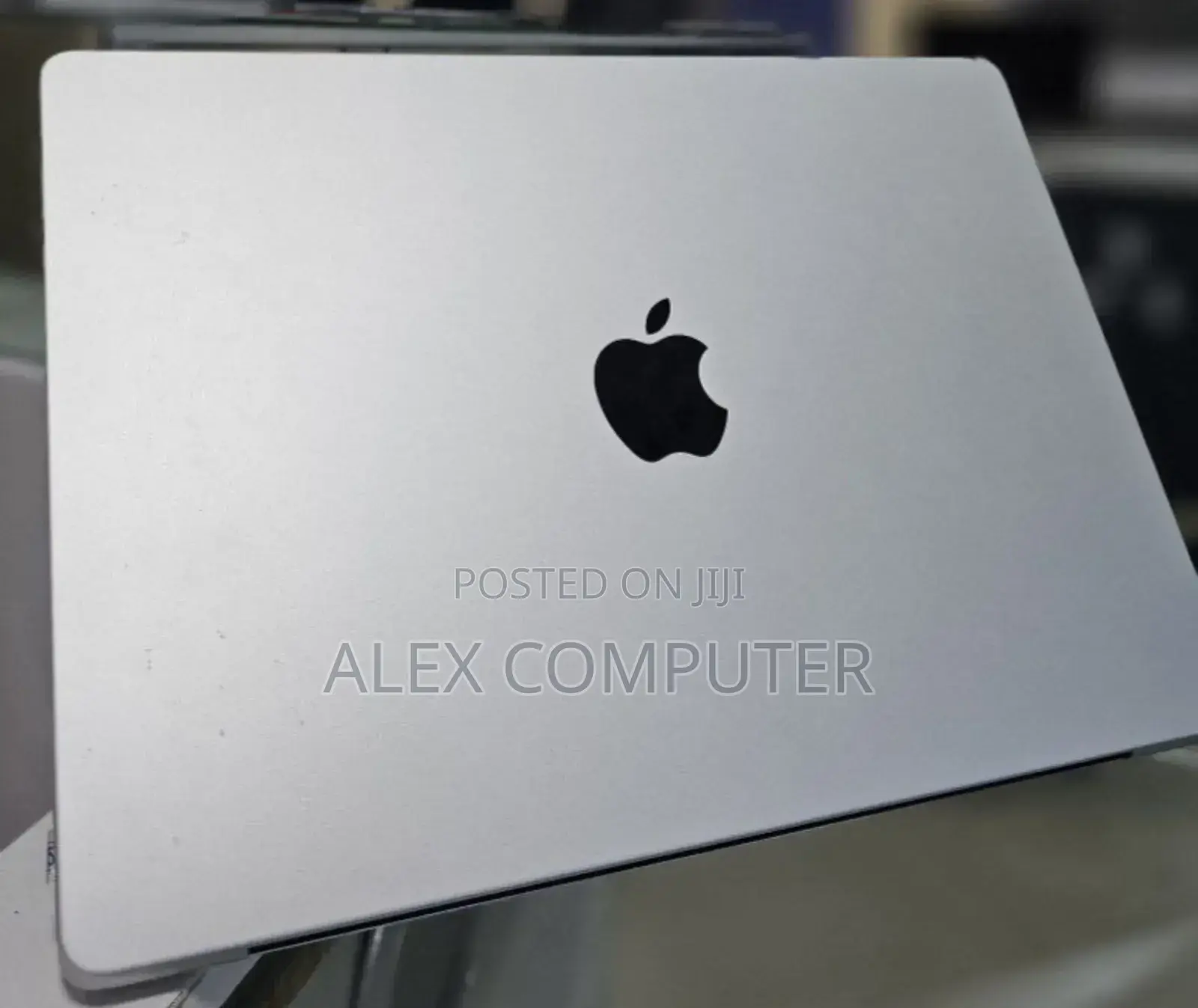 New Apple MacBook Pro 2023 M3 14-Inch 8GB Apple M3 Pro SSD 512GB