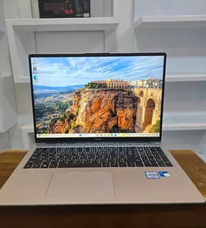 Photo - New Laptop Huawei MateBook 13 WRT-W29E 16GB Intel Core I7 SSD 512GB