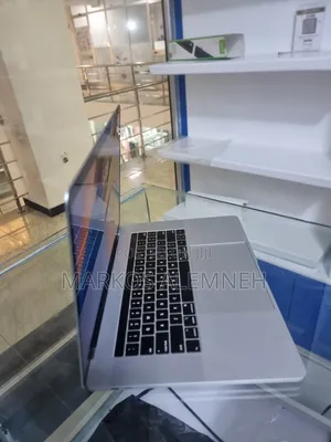 New Laptop Apple MacBook Pro 2019 16GB Intel Core I9 SSD 512GB