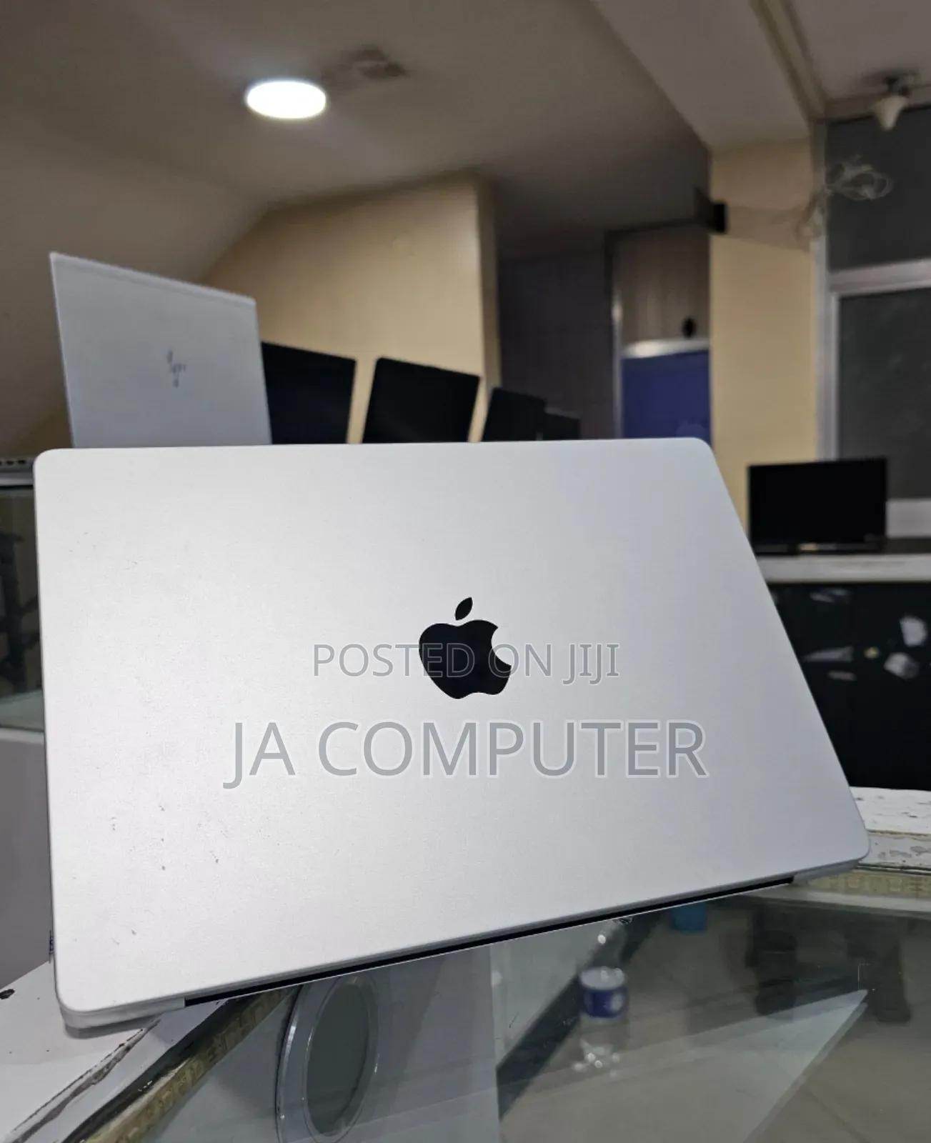 New Apple MacBook Pro 2023 M3 14-Inch 8GB Apple M3 Pro SSD 512GB