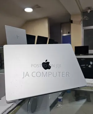 New Apple MacBook Pro 2023 M3 14-Inch 8GB Apple M3 Pro SSD 512GB