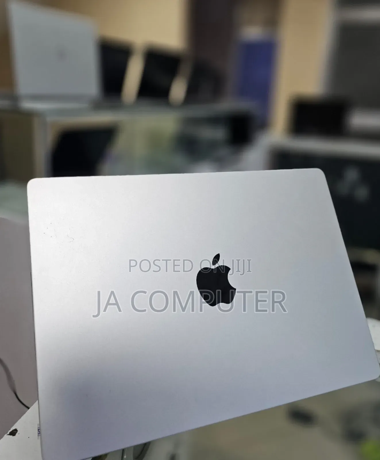 New Apple MacBook Pro 2023 M3 14-Inch 8GB Apple M3 Pro SSD 512GB