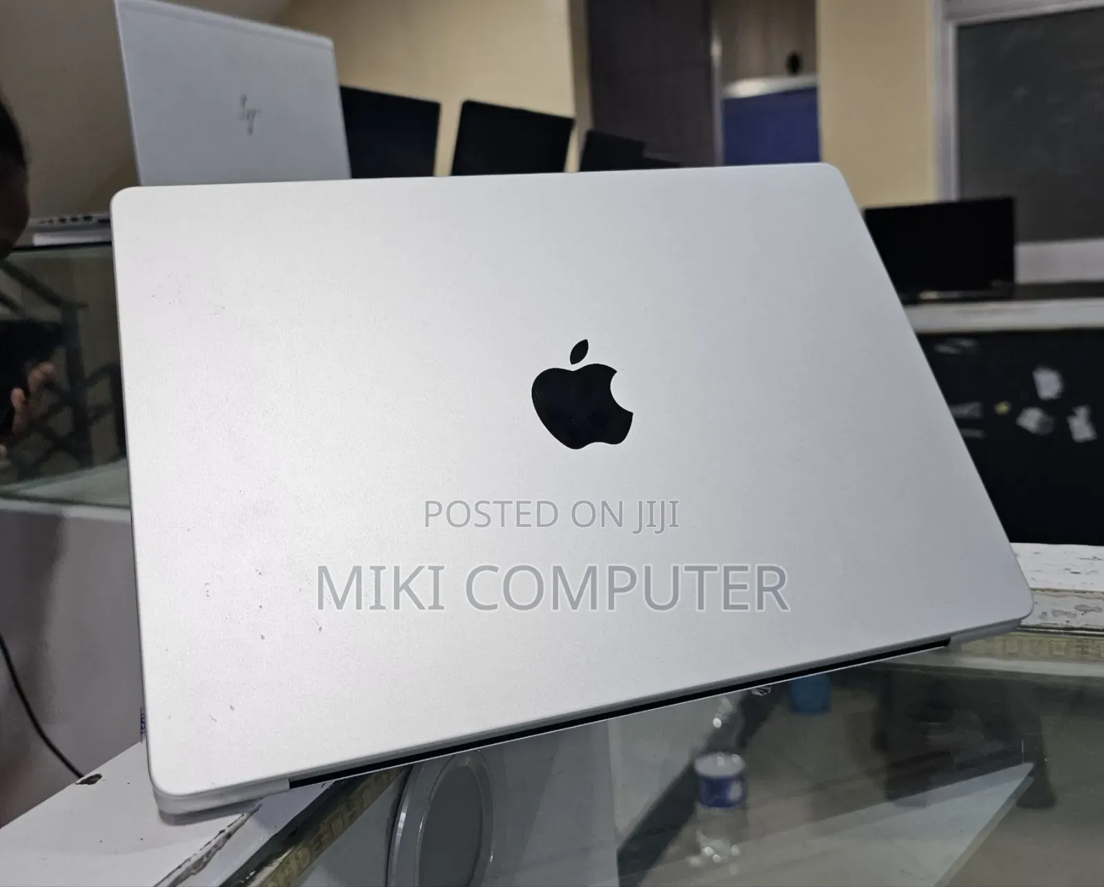 New Laptop Apple MacBook Pro 2023 M3 14-Inch 8GB Intel SSD 512GB