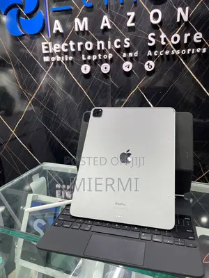 New Apple iPad Pro 12.9 (2022) 128 GB Silver