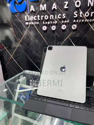 New Apple iPad Pro 12.9 (2022) 128 GB Silver