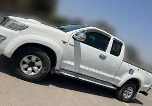 Toyota Hilux 2012 White