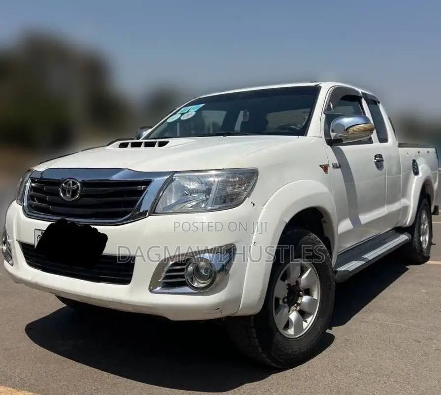 Toyota Hilux 2012 White