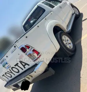 Toyota Hilux 2012 White