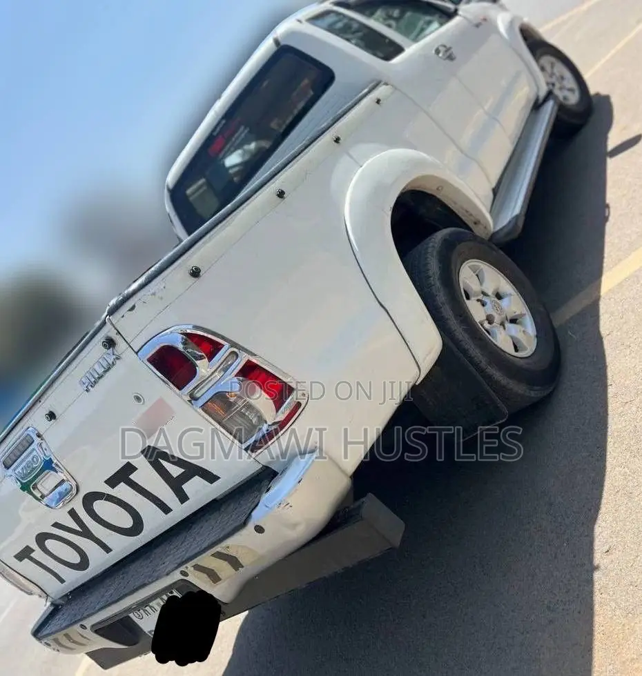 Toyota Hilux 2012 White
