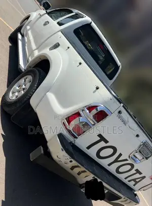 Toyota Hilux 2012 White