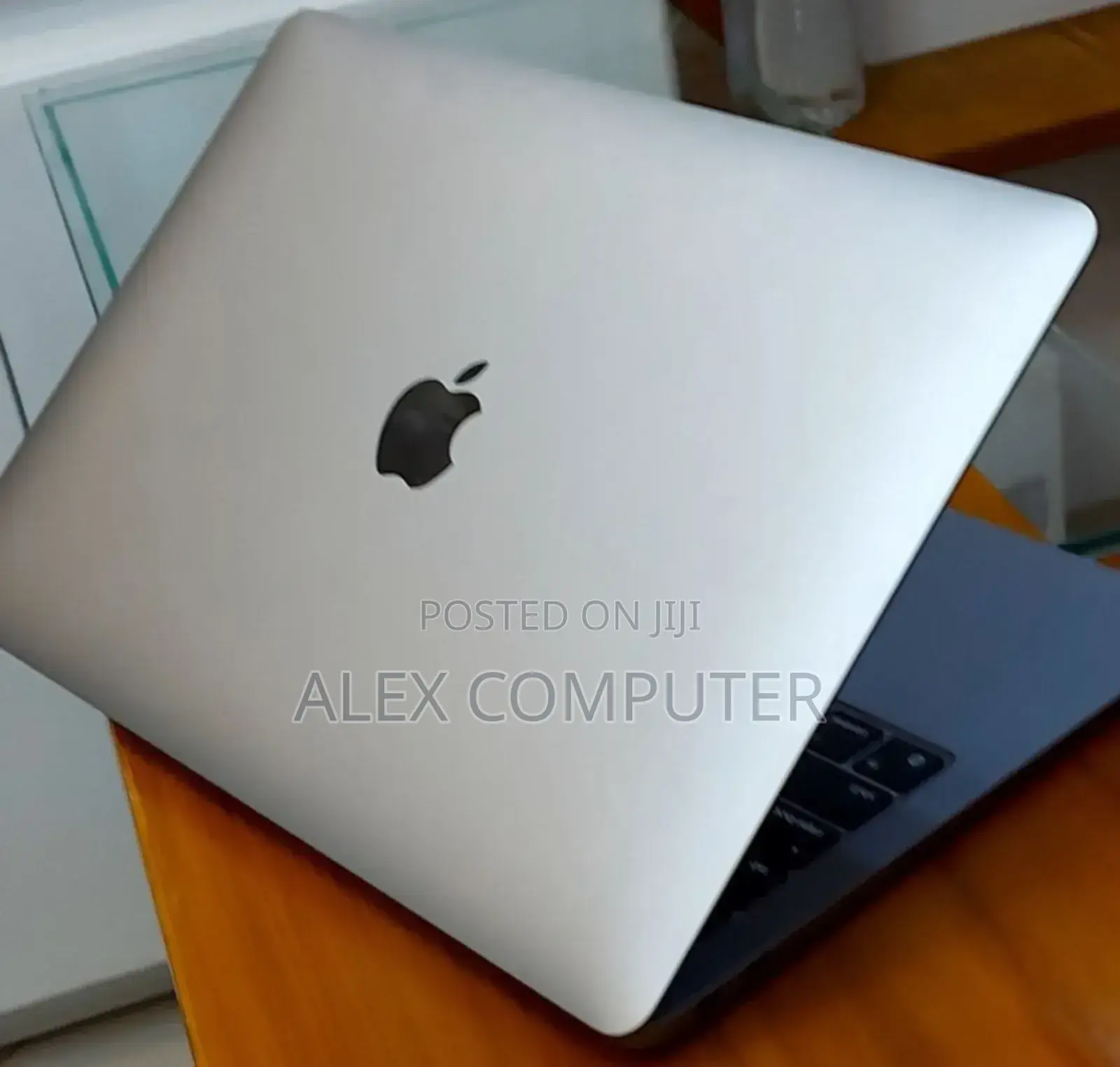 New Laptop Apple MacBook Air 2020 M1 8GB Apple M1 SSD 256GB