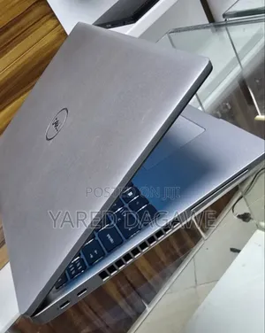 New Laptop Dell Precision 15 7550 32GB Intel Core I7 SSD 512GB