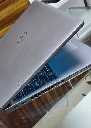 New Laptop Dell Precision 15 7550 32GB Intel Core I7 SSD 512GB