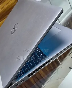 New Laptop Dell Precision 15 3520 32GB Intel Core I7 SSD 512GB