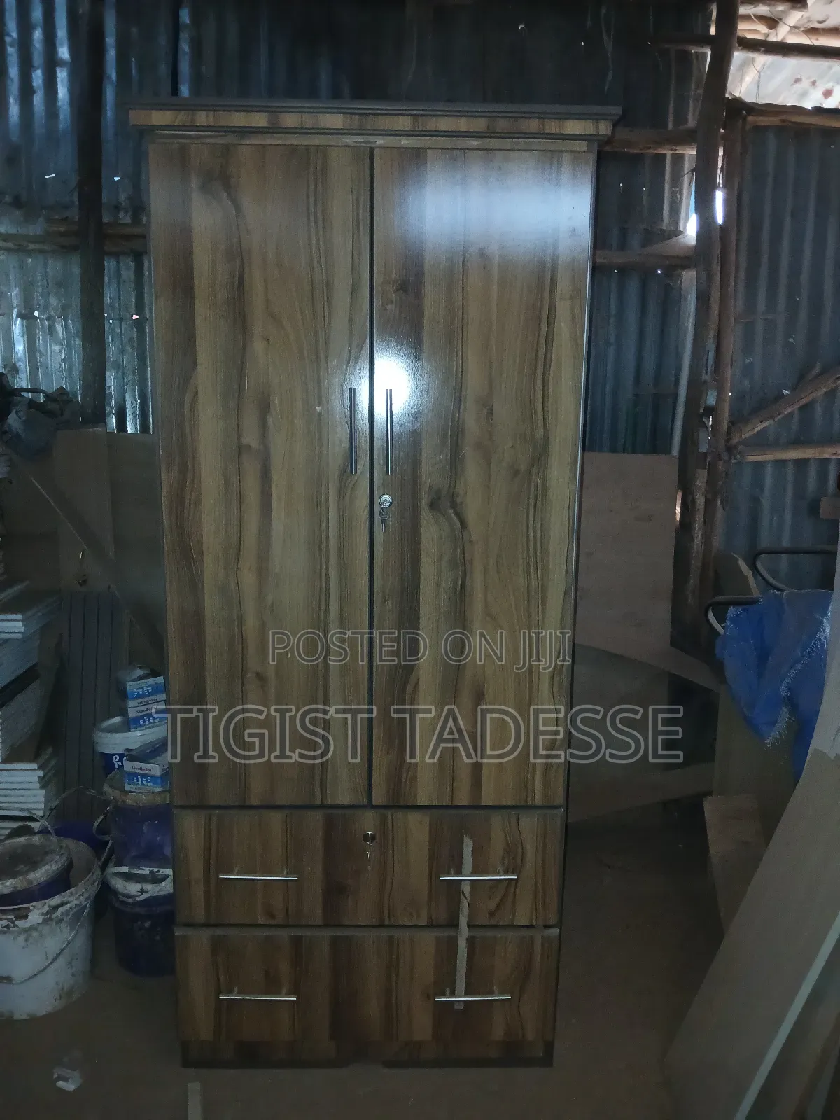 አካፋይ ያለው ላምኔት ቁም ሳጥን 80cm ፅድት ተደርጎ የተሠራ