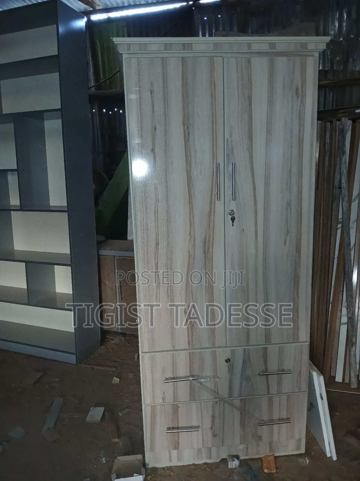 አካፋይ ያለው ላምኔት ቁም ሳጥን 80cm ፅድት ተደርጎ የተሠራ